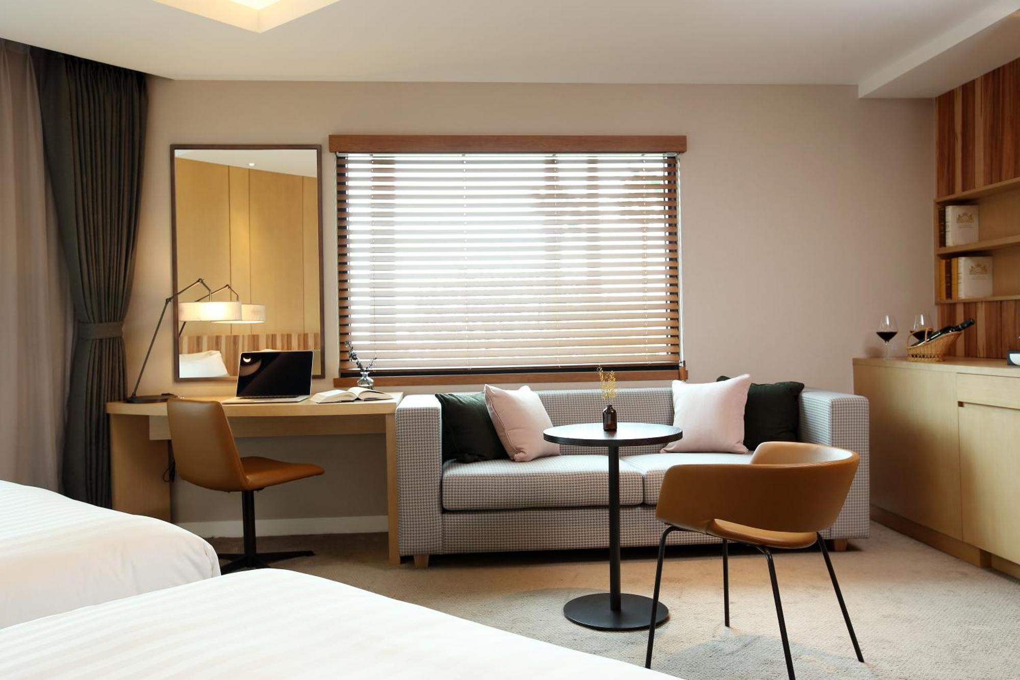 The Suites Hotel Jeju Σεογκουίπο Εξωτερικό φωτογραφία